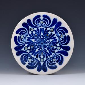 Disc with stylized plant decoration